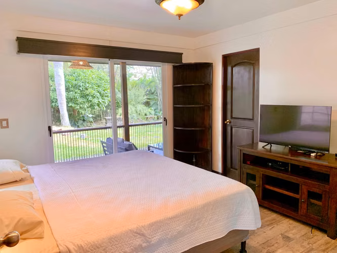 Venta de casa HACIENDA LOS REYES, UNA PLANTA, LOTE GRANDE, La Guácima, Alajuela.