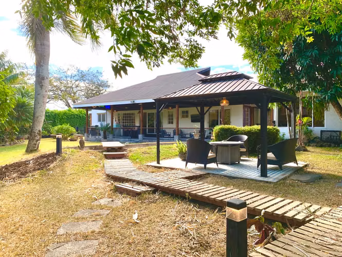 Venta de casa HACIENDA LOS REYES, UNA PLANTA, LOTE GRANDE, La Guácima, Alajuela.