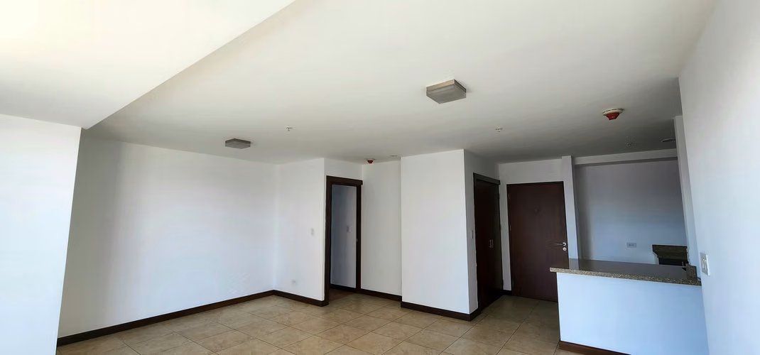 Alquiler de apartamento en Torre Paseo Colón. Piso 13 · San José · 2 hab · 88 m² - Imagen 3