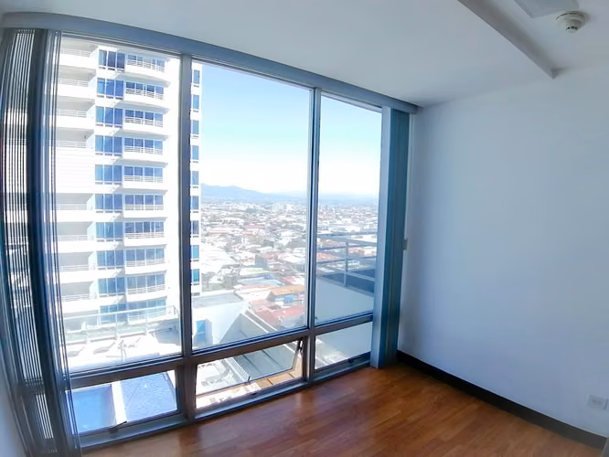 Alquiler de apartamento en Torre Paseo Colón. Piso 13 · San José · 2 hab · 88 m²