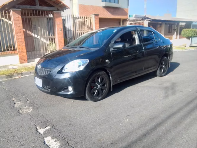 TOYOTA YARIS  2010