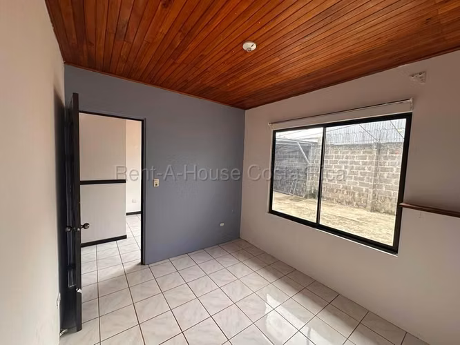 Oportunidad: Casa en El Coyol de Alajuela, Residencial Privado