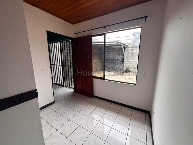 Oportunidad: Casa en El Coyol de Alajuela, Residencial Privado