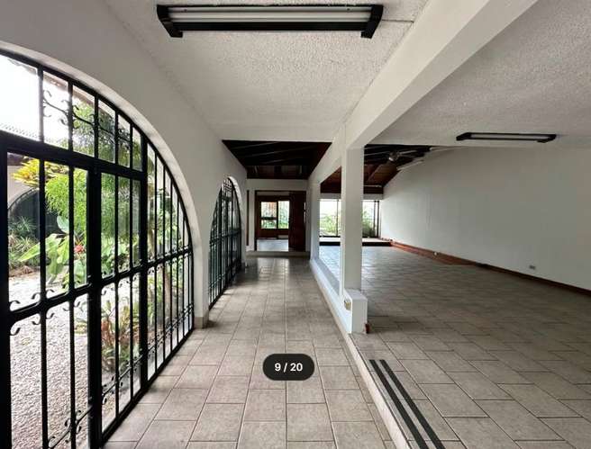 SE ALQUILA ESPACIOSA CASA EN ROHRMOSER, USO DE SUELO MIXTO