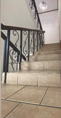 Se alquila espaciosa casa en Rohrmoser con permiso de uso de suelo mixto