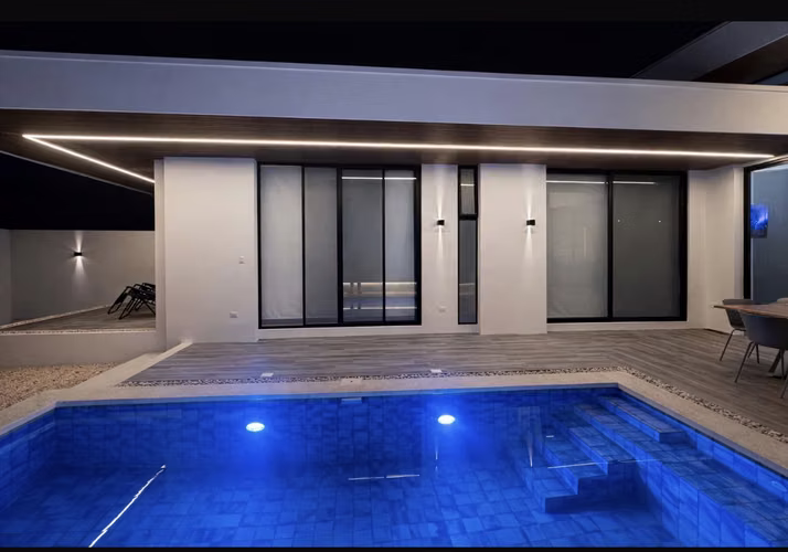 Casa de Playa con Piscina y Airbnb en Guanacaste