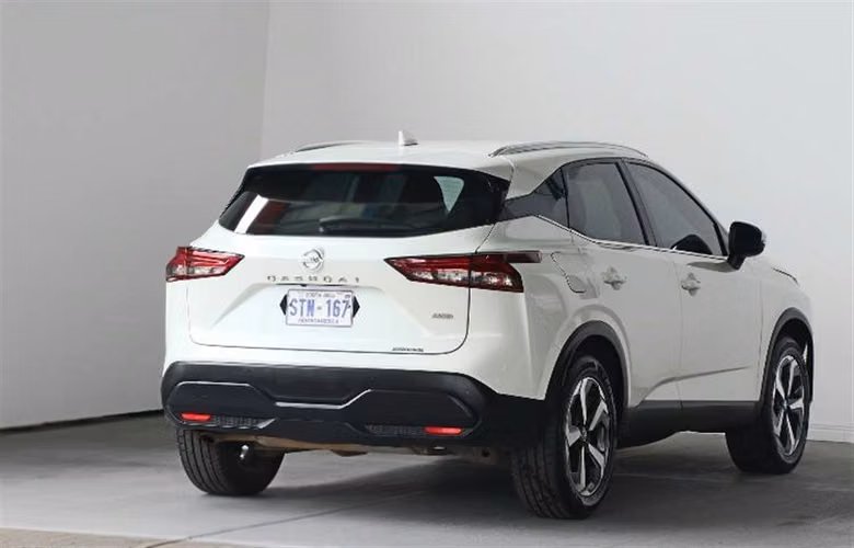 NISSAN QASHQAI 2023 AUTOMÁTICA GASOLINA BLANCO