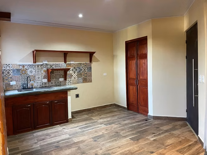 Apartamento en pequeño condominio - Imagen 4