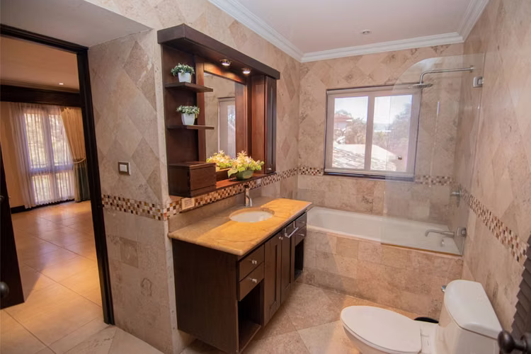  ¡LUJO TOSCANO TOTALMENTE AMUEBLADO! Casa Exclusiva en Hacienda Los Reyes 