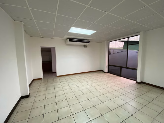 Alquiler de Oficinas Amplias en Paseo Colon, San José. 6023