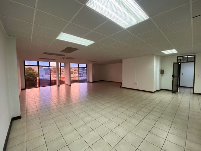 Alquiler de Oficinas Amplias en Paseo Colon, San José. 6023