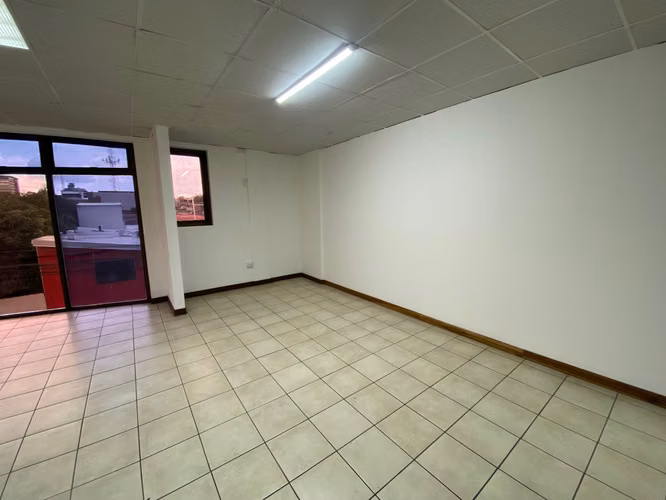 Alquiler de Oficinas Amplias en Paseo Colon, San José. 6023