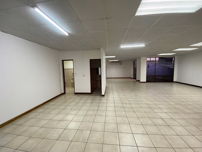 Alquiler de Oficinas Amplias en Paseo Colon, San José. 6023
