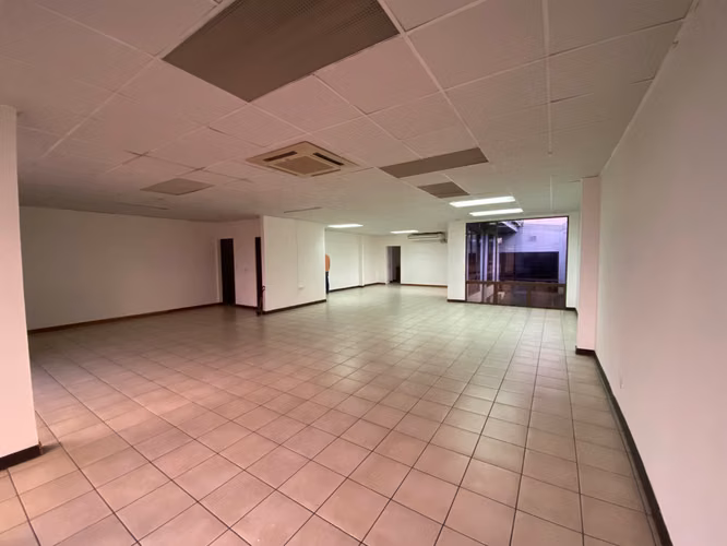 Alquiler de Oficinas Amplias en Paseo Colon, San José. 6023