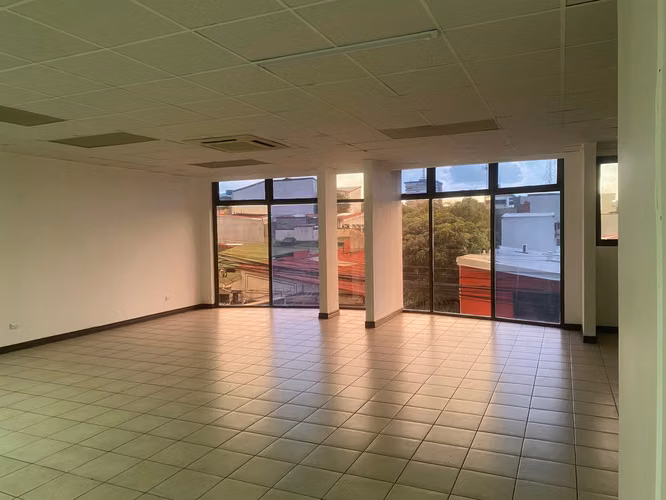 Alquiler de Oficinas Amplias en Paseo Colon, San José. 6023