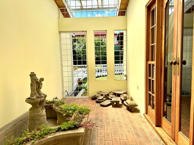 VENTA DE CASA INDEPENDIENTE DE UNA SOLA PLANTA EN ESCAZU