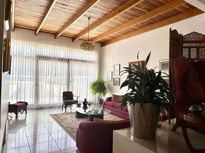 VENTA DE CASA INDEPENDIENTE DE UNA SOLA PLANTA EN ESCAZU
