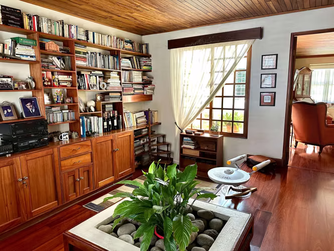 VENTA DE CASA INDEPENDIENTE DE UNA SOLA PLANTA EN ESCAZU