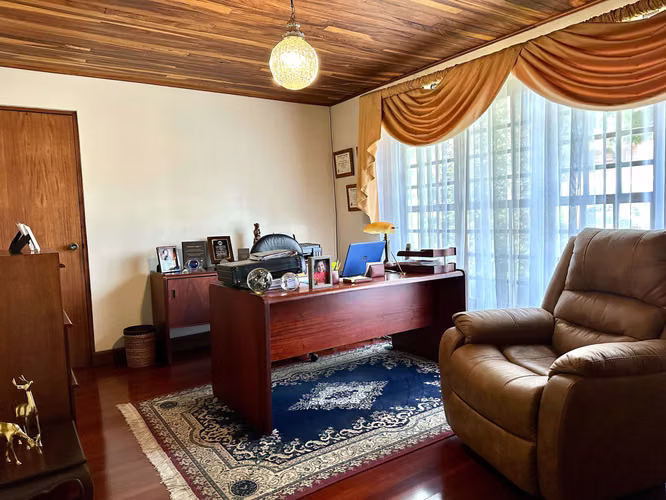 VENTA DE CASA INDEPENDIENTE DE UNA SOLA PLANTA EN ESCAZU