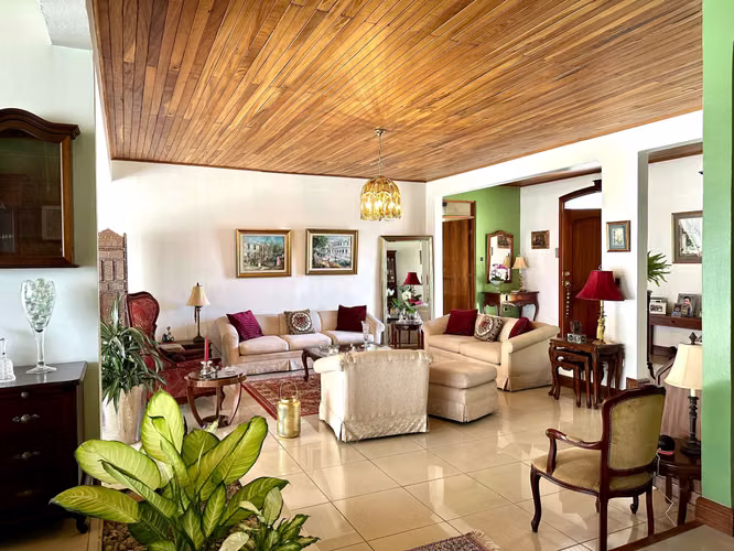 VENTA DE CASA INDEPENDIENTE DE UNA SOLA PLANTA EN ESCAZU