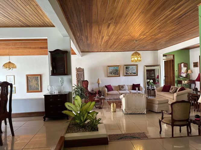 VENTA DE CASA INDEPENDIENTE DE UNA SOLA PLANTA EN ESCAZU