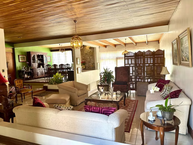 VENTA DE CASA INDEPENDIENTE DE UNA SOLA PLANTA EN ESCAZU