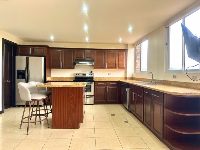 ALQUILER DE APARTAMENTO AMUEBLADO EN CONDOMINIO VALLE ARRIBA - Imagen 4