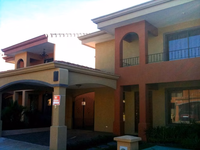 Casa en Venta San Francisco Heredia | 3 Habitaciones | 217m² | Condominio Los Sauces - Imagen 2