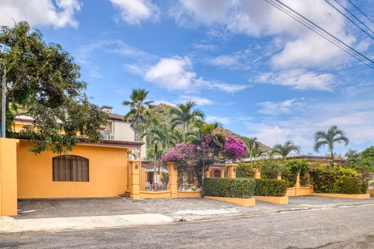 Long term Rentals in Playa Herradura, Costa Rica
