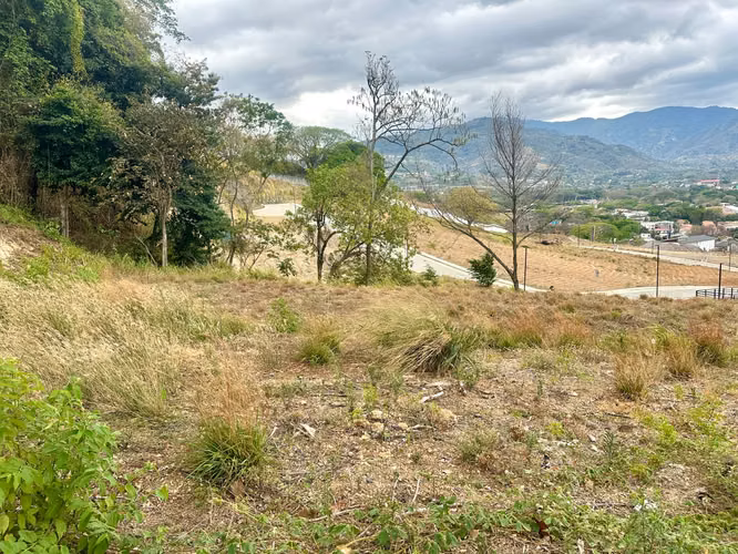 VENTA DE LOTE EN CONDOMINIO VISTA REAL SANTA ANA - Imagen 12