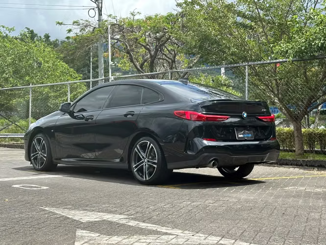BMW 218 PAQUETE M