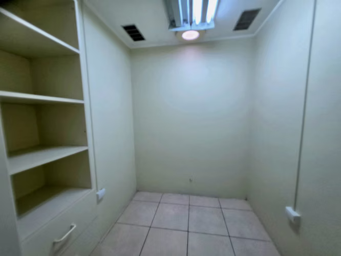 Oficina con servicios y AC en Barrio Dent, Montes de Oca, San José - Imagen 11