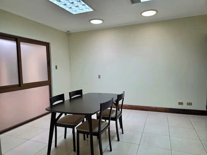 Oficina con servicios y AC en Barrio Dent, Montes de Oca, San José - Imagen 13