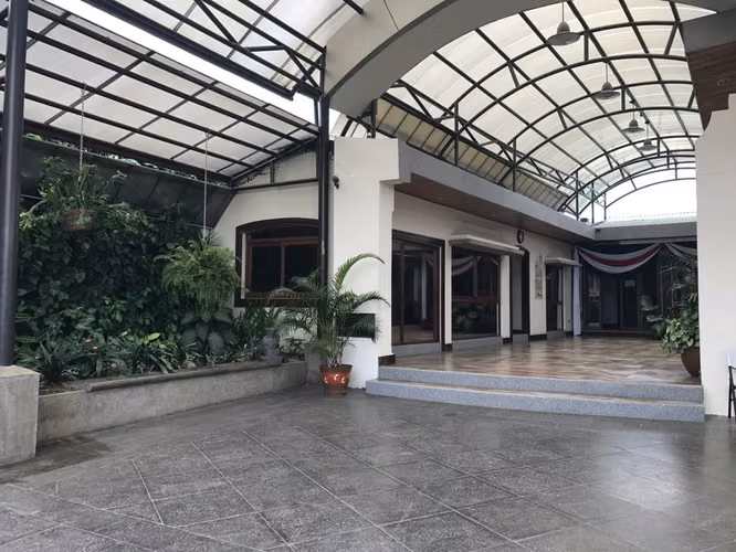 Oficina con servicios y AC en Barrio Dent, Montes de Oca, San José - Imagen 14