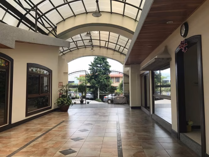 Oficina con servicios y AC en Barrio Dent, Montes de Oca, San José - Imagen 15