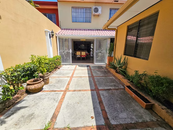 Venta de casa Amplia e Iluminada con 1 planta en Belén