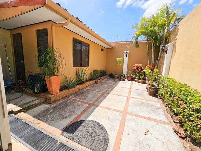Venta de casa Amplia e Iluminada con 1 planta en Belén