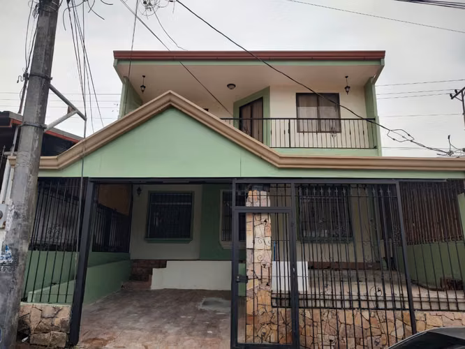 CASA EN VENTA EN CARTAGO, DOS PLANTAS, EXCELENTE PRECIO SVC-82