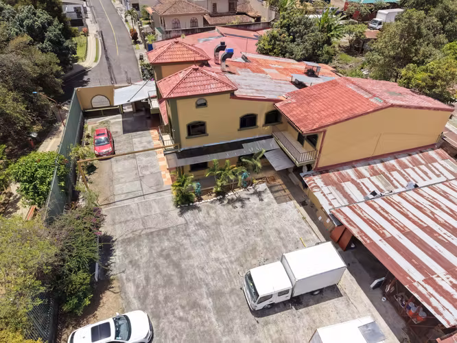 Propiedad Comercial Premium cerca de Aleste