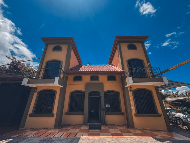 Propiedad Comercial Premium cerca de Aleste