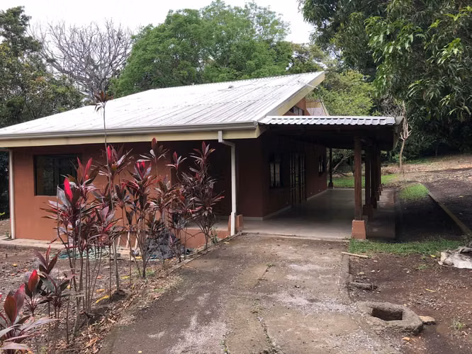 Propiedad con casa en Pan de Azúcar, Atenas, Alajuela