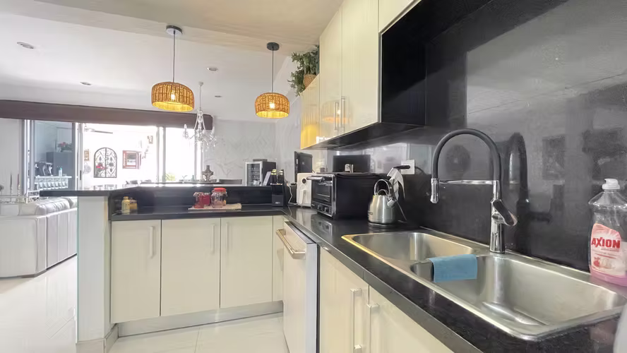 VENTA CASA EN CONDOMINIO EN ESCAZU