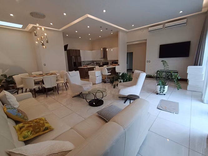 Rohrmoser, La Geroma, amueblada, nueva-lujosa-amplia 280m2, 3 hab, A/C, 3 baños, sala TV. - Imagen 3