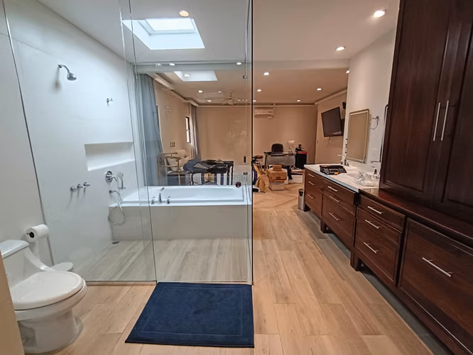 Rohrmoser, La Geroma, amueblada, nueva-lujosa-amplia 280m2, 3 hab, A/C, 3 baños, sala TV. - Imagen 13