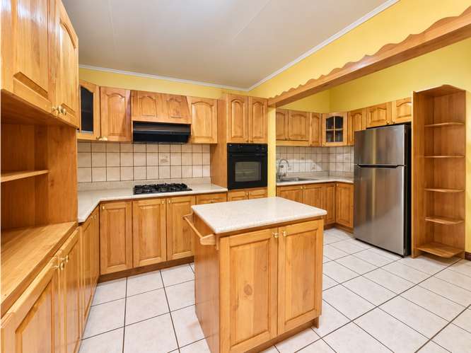 Venta de casa en Desamparados Centro - Independiente