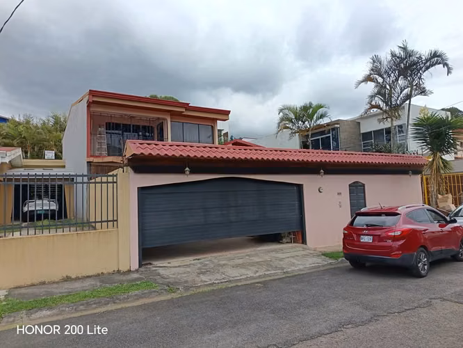 CASA PARA REMODELAR URB.  CERRADA SIERRAS DE LA UNION   140 millones de colones