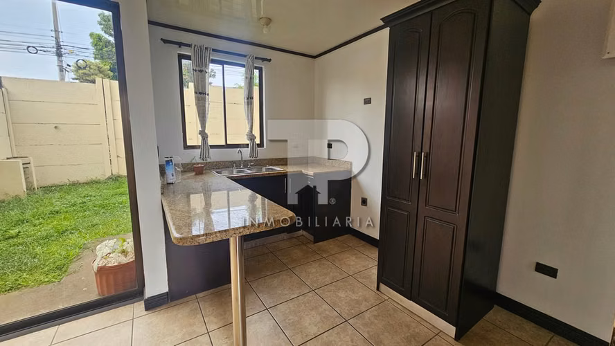 Apartamento en San Francisco de Heredia JCC45