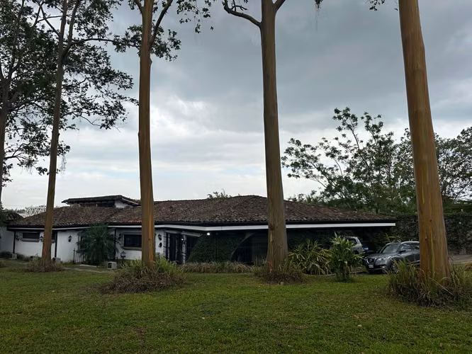 HERMOSA CASA INDEPENDIENTE CON USO RESIDENCIAL Y COMERCIAL - Imagen 8