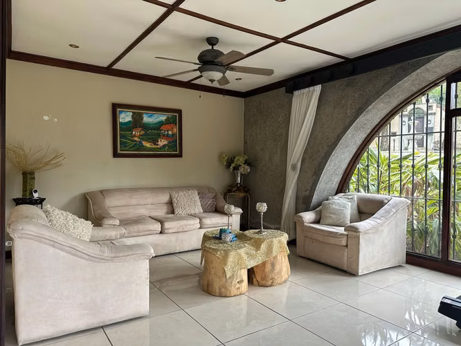 HERMOSA CASA INDEPENDIENTE CON USO RESIDENCIAL Y COMERCIAL - Imagen 4