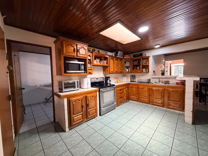 GI Casa de un solo nivel con amplio terreno en San Pedro de Barva. GI 26-1973.